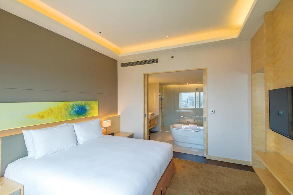 Minibar, Zimmersafe, Schreibtisch, laptopgeeigneter Arbeitsplatz