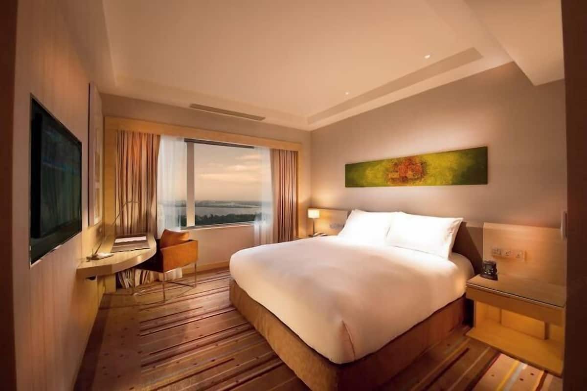 1 bedroom, minibar, in-room safe, desk
