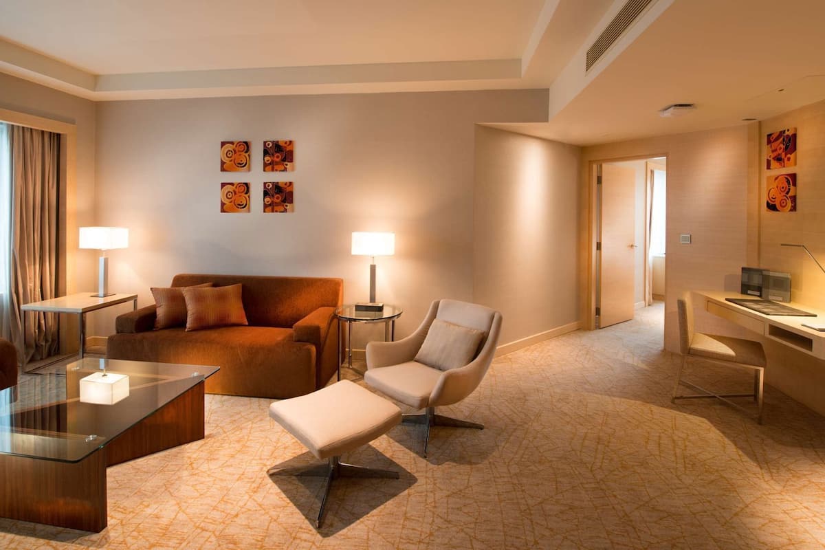 Living area | 40-inch LED TV with cable channels, TV