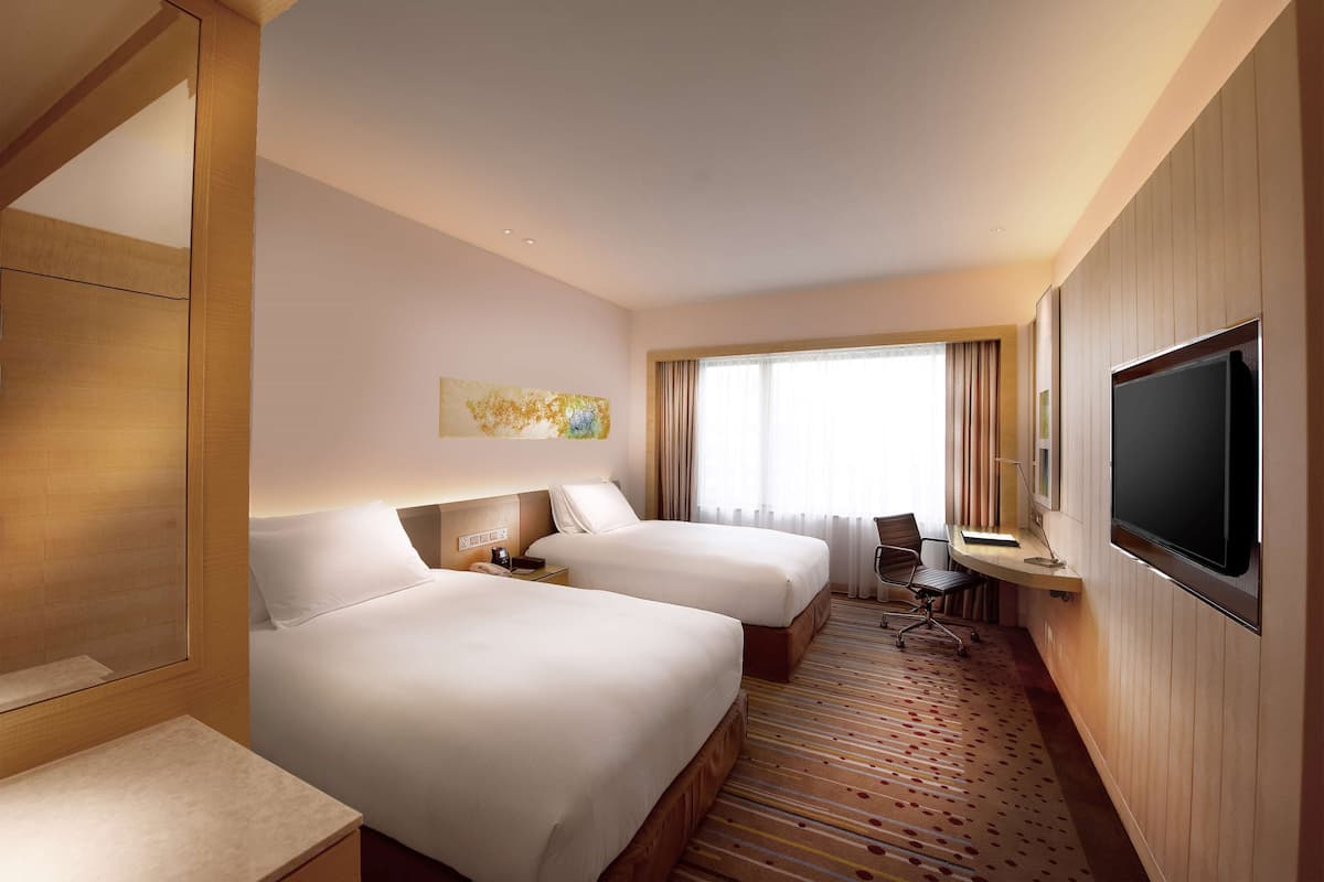 Deluxe Suite, 2 Bedrooms | 1 bedroom, minibar, in-room safe, desk
