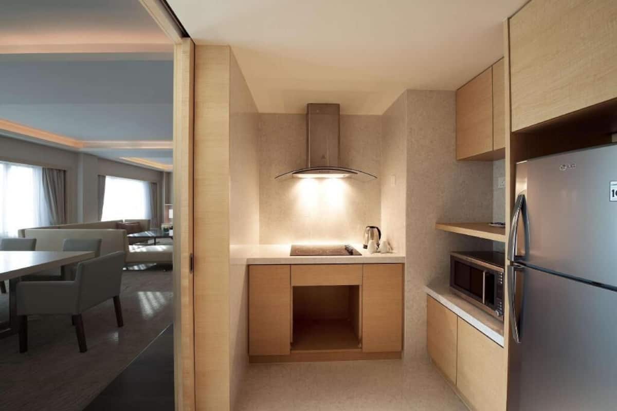 Private kitchen | Mini-fridge, coffee/tea maker