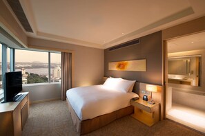 Suite, 1 cama de matrimonio grande, en esquina | 1 dormitorio, minibar, caja fuerte y escritorio