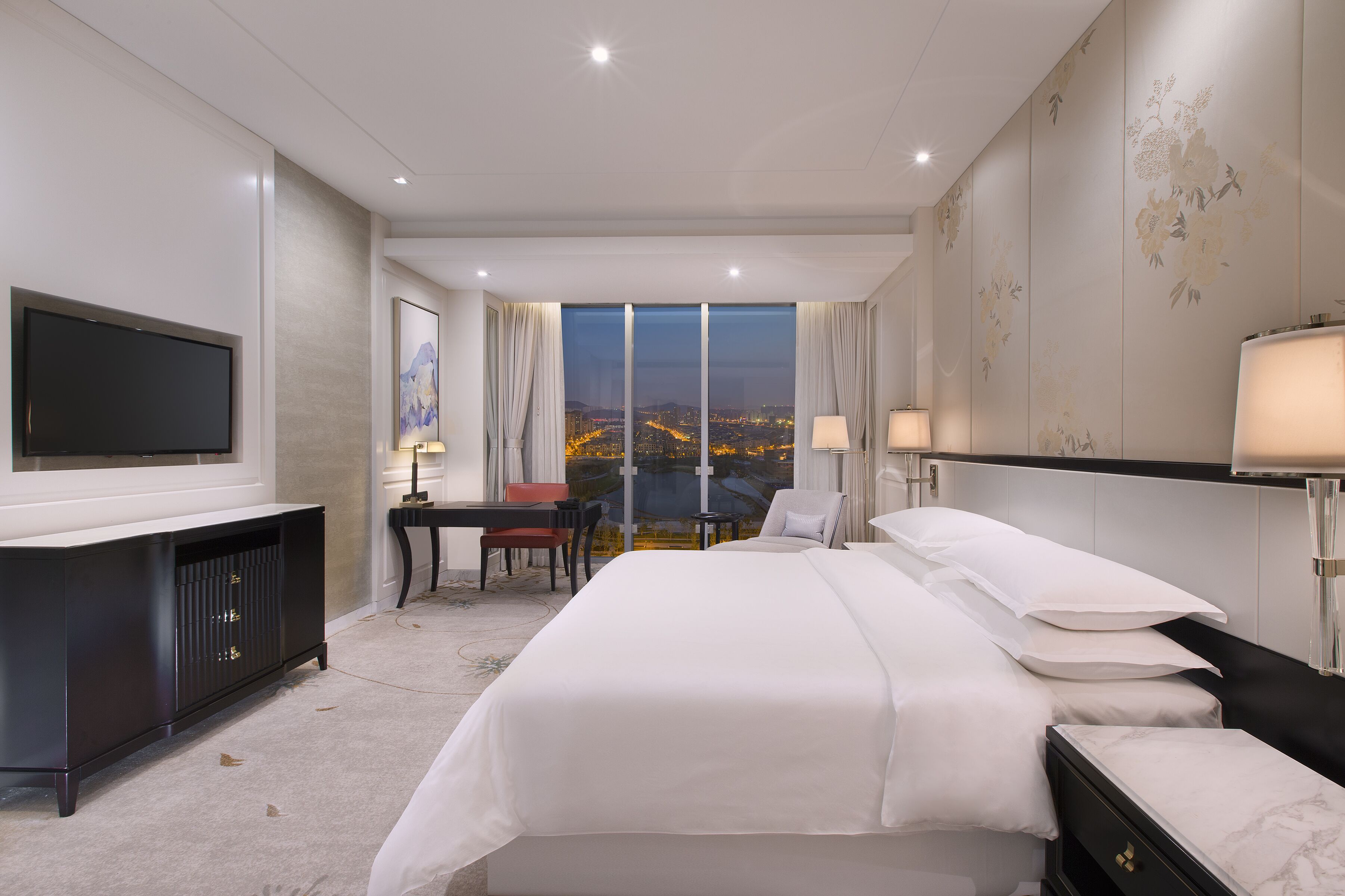 premium bedding, in-room safe, desk, soundproofing