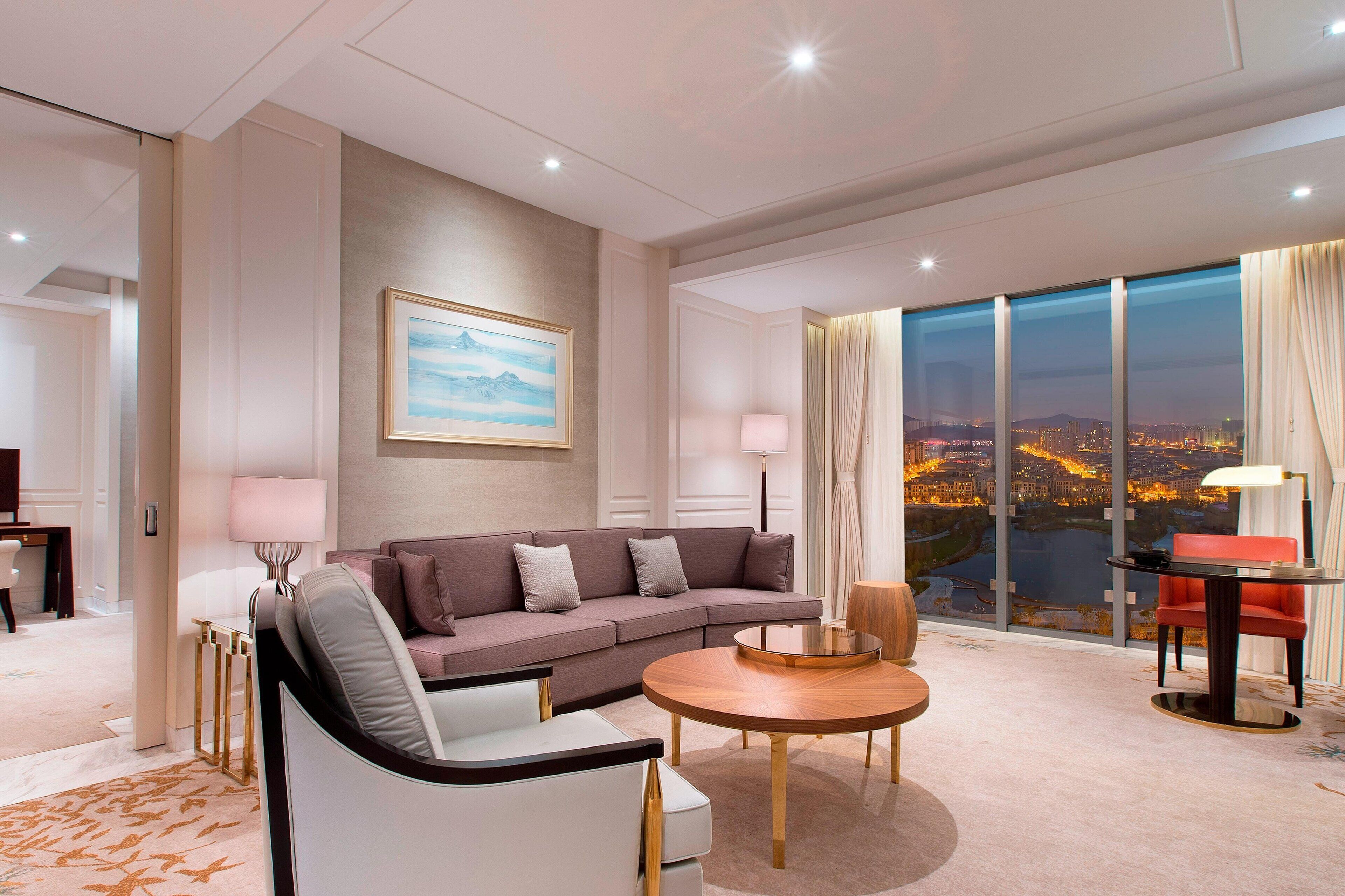 Club Suite, 1 King Bed, Lake View | Living area | LED TV