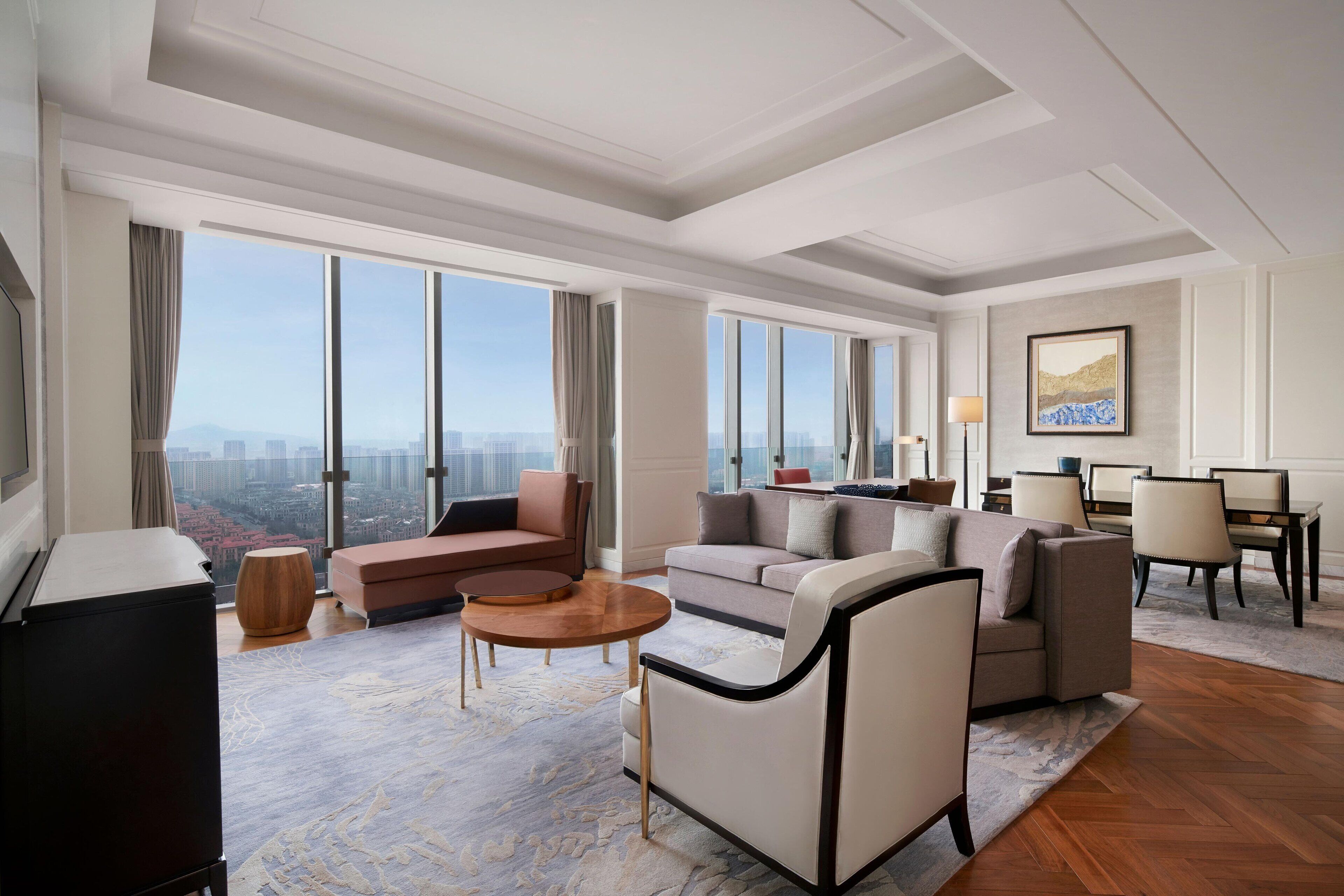 club suite, 1 king bed, lake view | living room | led tv