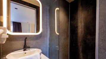 Standard Room, 2 Single Beds, Non Smoking | Bathroom