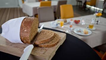 Bao gồm bữa sáng buffet hàng ngày