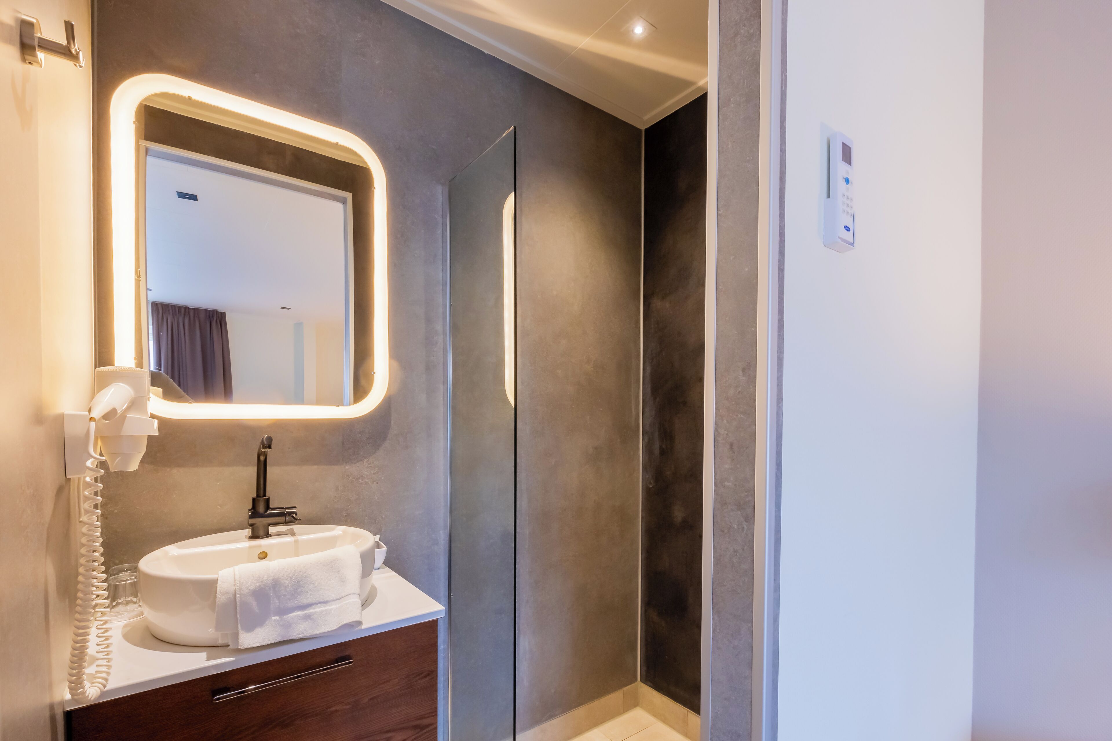 comfort room, 2 single beds, non smoking | bathroom | shower, hair dryer, towels