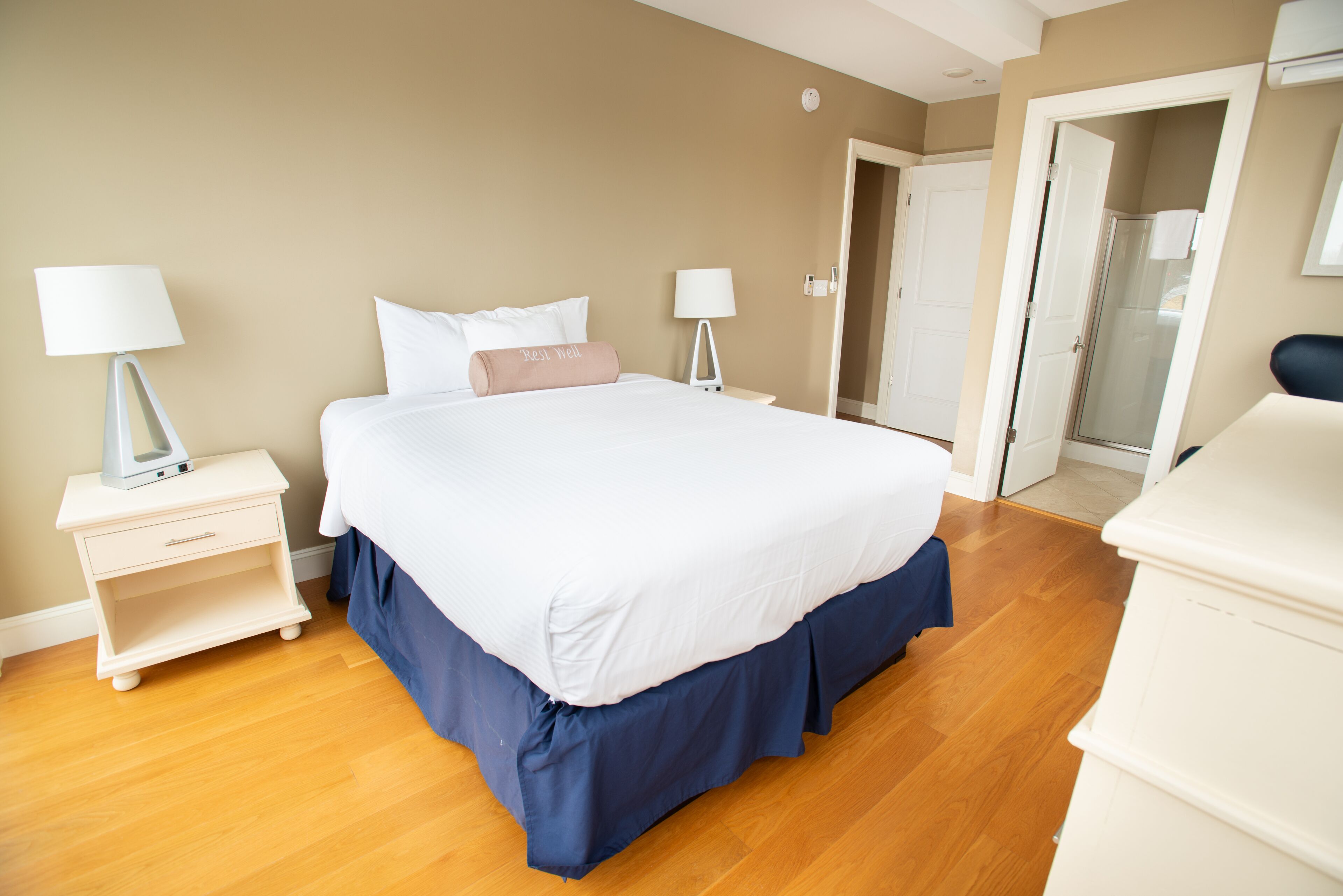 Deluxe Suite, 3 Bedrooms | In-room safe, iron/ironing board, WiFi (free), alarm clocks
