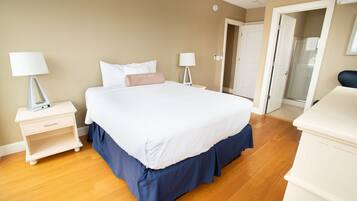 Deluxe Suite, 3 Bedrooms | In-room safe, iron/ironing board, WiFi (free), alarm clocks