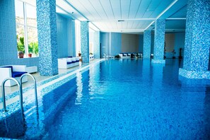 Indoor pool, seasonal outdoor pool, pool umbrellas, pool loungers - Black Sea Bugaz (Zatoka)