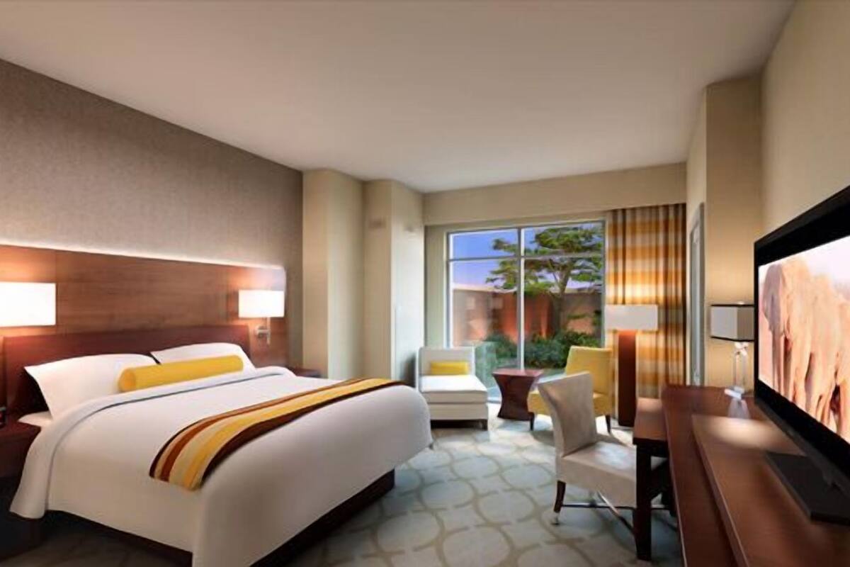 premium bedding, in-room safe, desk, blackout curtains