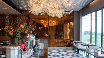 Petit déjeuner anglais (300 THB par personne)