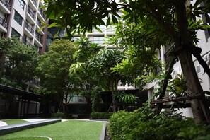 Exterior - Chor Cher - The Luxury Green Hotel (Bang Sao Thong)