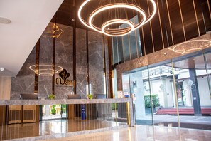 Reception - Chor Cher - The Luxury Green Hotel (Bang Sao Thong)
