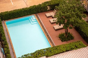 Outdoor pool - Chor Cher - The Luxury Green Hotel (Bang Sao Thong)