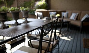 Outdoor dining - The Morgan State House (Albany)