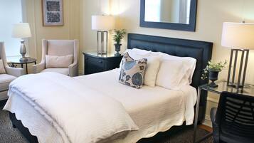 Queen Studio with Full Kitchen - annex/elevator