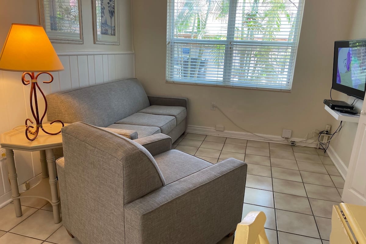 1 habitación, escritorio, tabla de planchar con plancha y wifi gratis