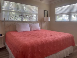 Large 2 Bedrooms, 2 Bath, Kitchen