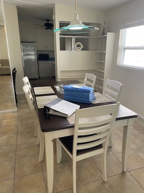 Large 2 Bedrooms, 1 Bath, Kitchen, Patio | Living area