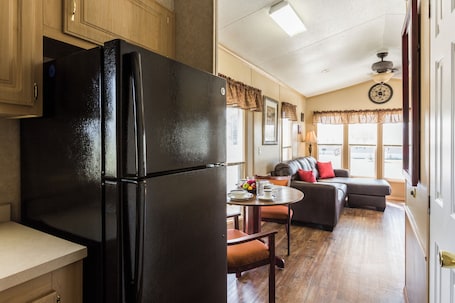 Basic Room, 1 Queen Bed (QUEEN NON SMOKING CHALET) | Private kitchen | Full-size fridge, microwave, stovetop, coffee/tea maker