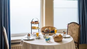 Standard Double Room | In-room dining