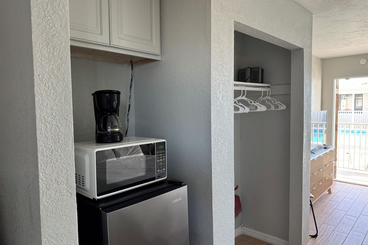 room, 2 double beds | desk, free wifi