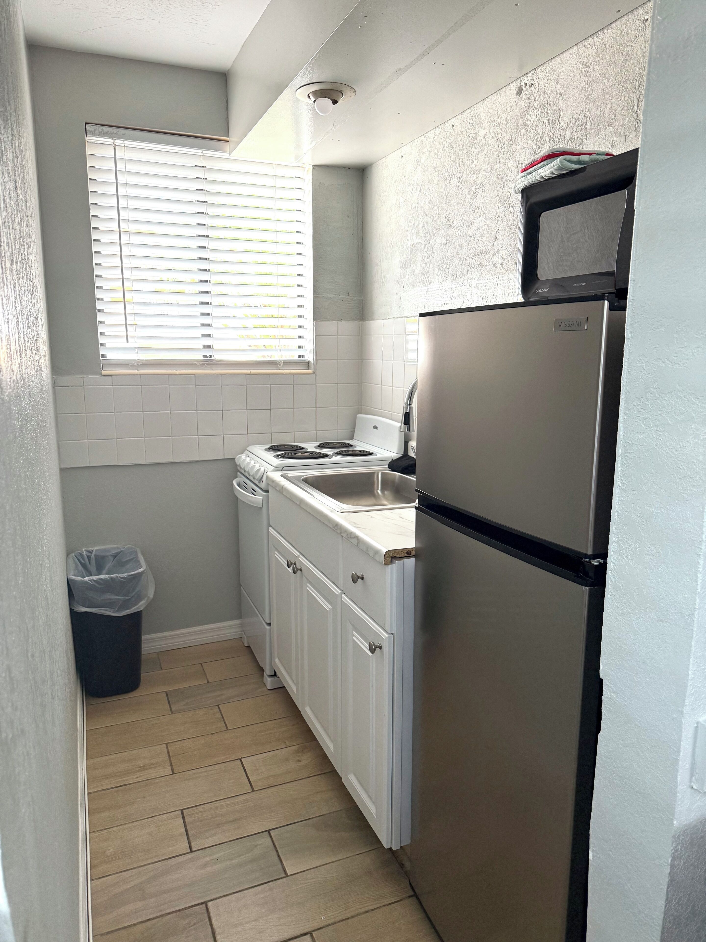 studio | desk, free wifi