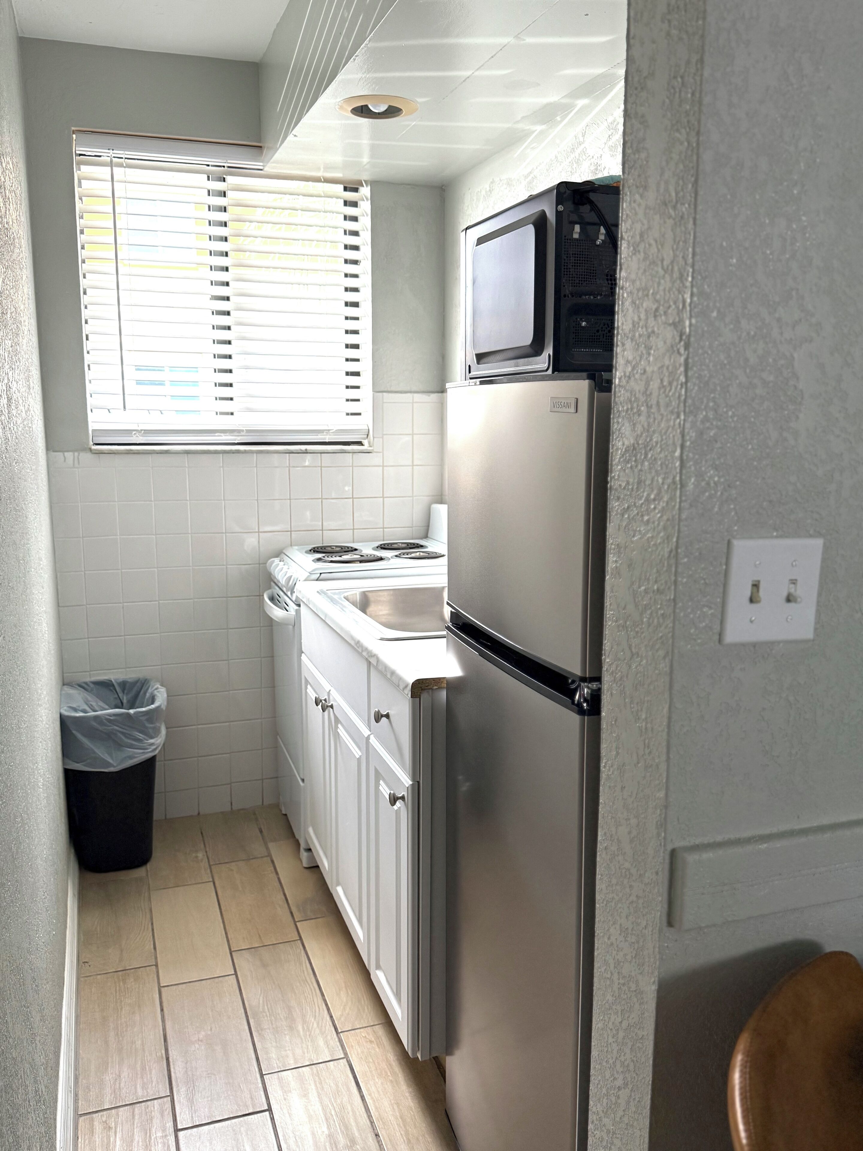 studio, poolside | desk, free wifi