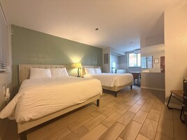 Efficiency Poolside | Desk, free WiFi