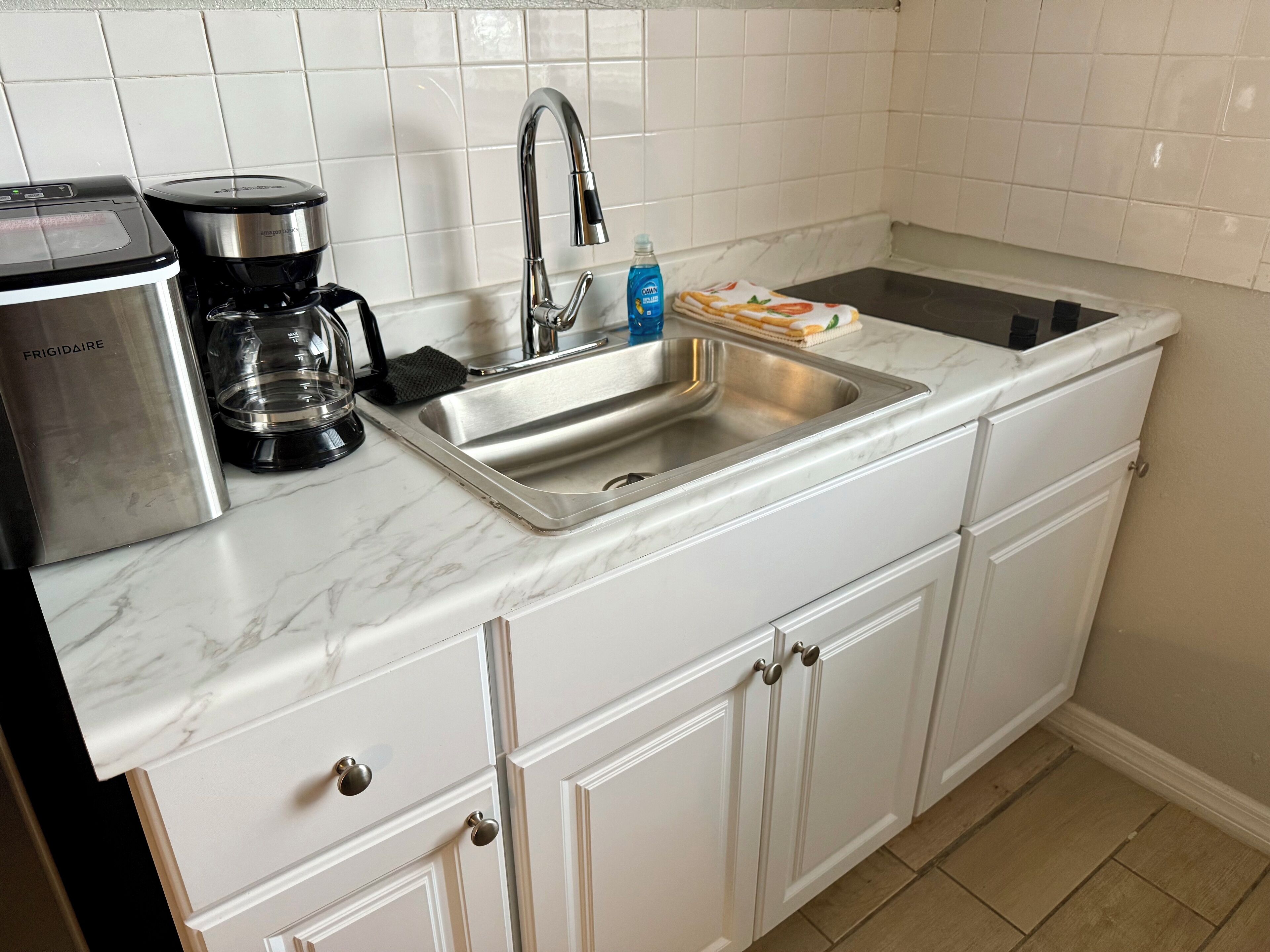 studio, poolside | desk, free wifi