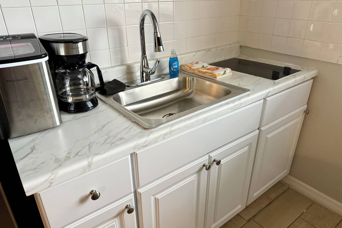 studio, poolside | desk, free wifi