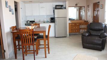 Appartement, 1 très grand lit et 1 canapé-lit | Bureau, Wi-Fi gratuit