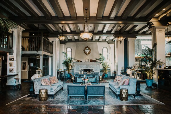 Reception - Hotel Petaluma, Tapestry Collection by Hilton (Petaluma)