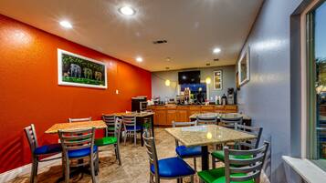 Desayuno bufé gratuito y diario