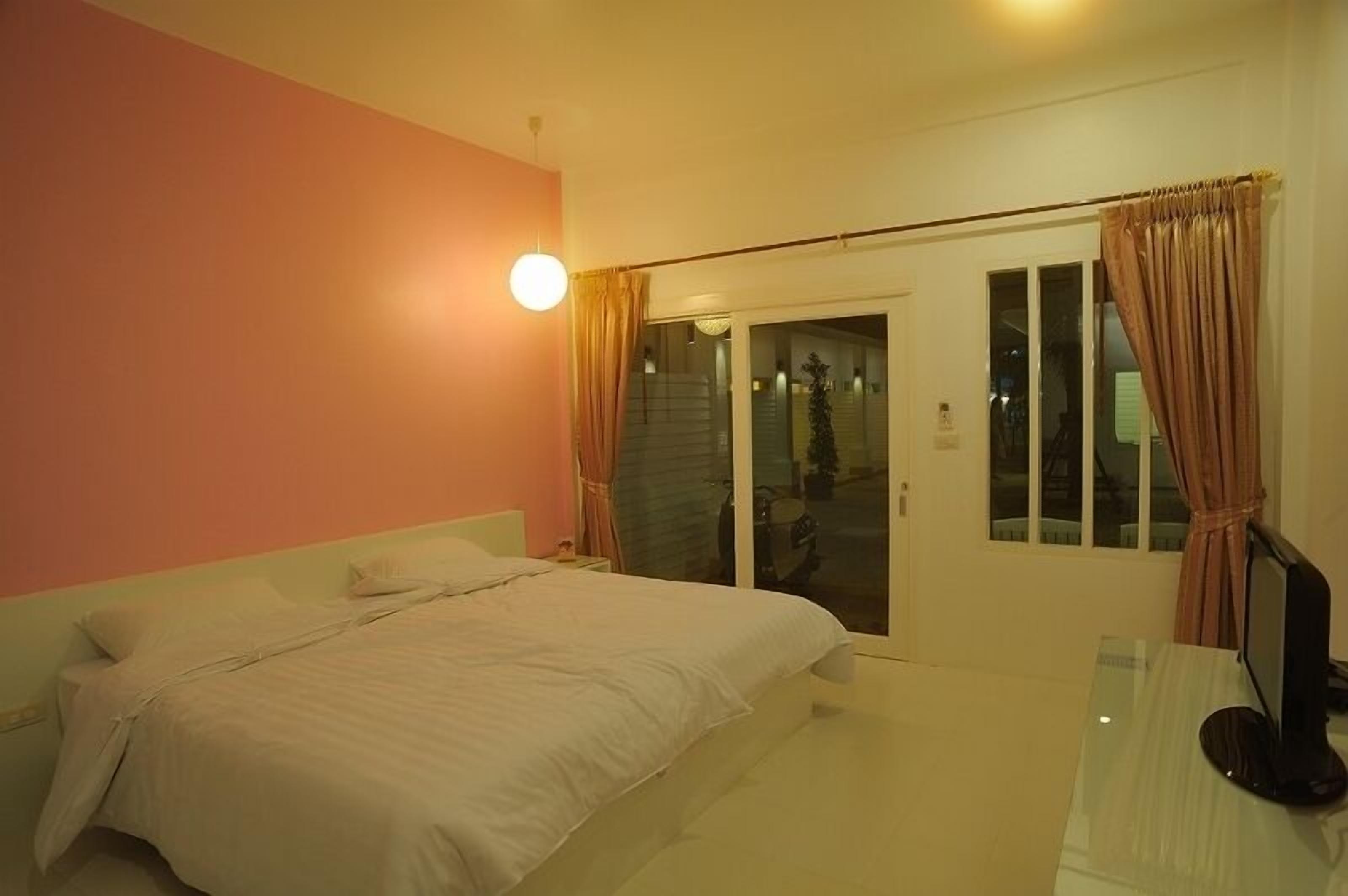 minibar, in-room safe, desk, blackout curtains