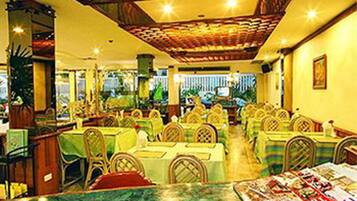 Daily English breakfast for a fee