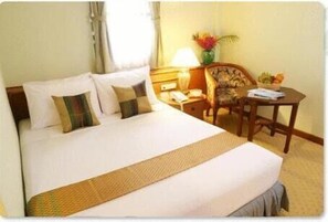 高级房 | 迷你吧、客房内保险箱、办公桌、免费 WiFi