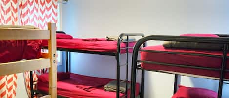 Cofres nos quartos, ferros/tábuas de passar roupa, Wi-Fi de cortesia