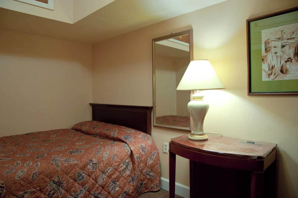 In-room safe, iron/ironing board, free WiFi