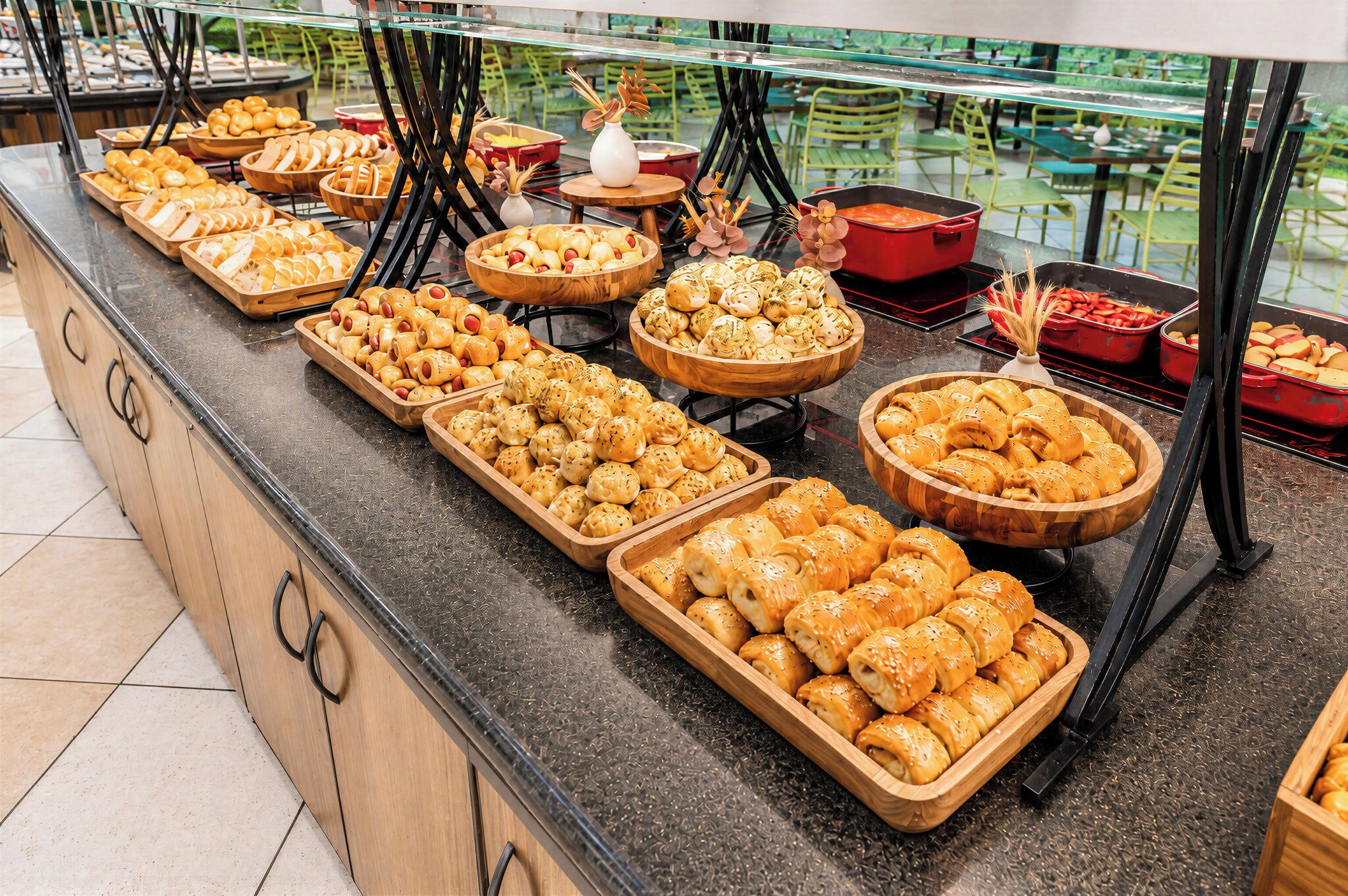 Café da manhã com buffet grátis todos os dias