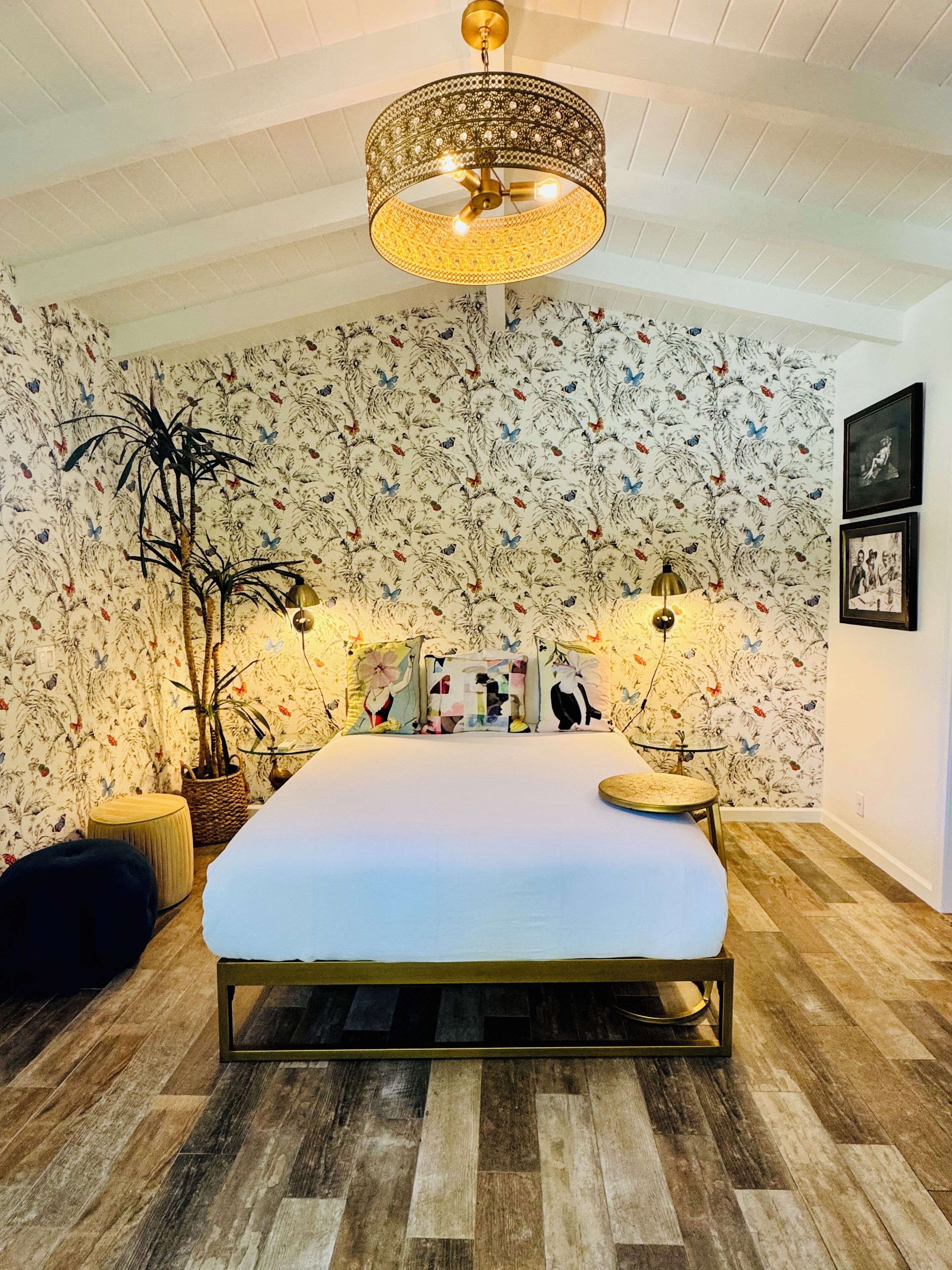 Kamer (Paris Suite) | Luxe beddengoed, donsdekens, een minibar, individueel gedecoreerd