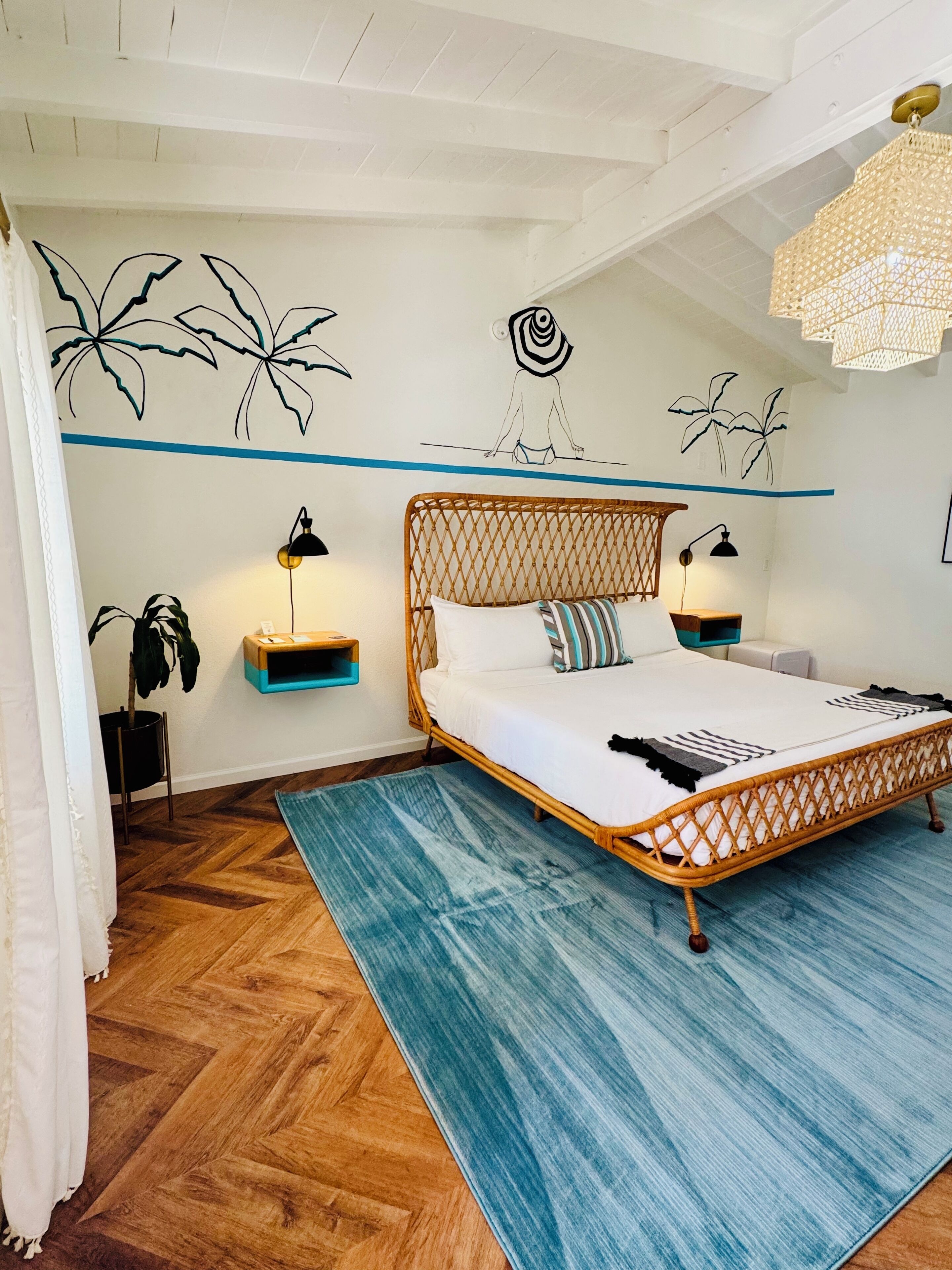 Kamer, 1 kingsize bed | Luxe beddengoed, donsdekens, een minibar, individueel gedecoreerd