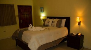 Premium bedding, desk, iron/ironing board, free WiFi - Donway, A Jamaican Style Village (Montego Bay)