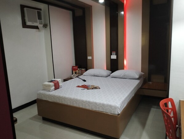 Deluxe kamer, 1 queensize bed (Deluxe Double Room) | Een bureau, gratis wifi