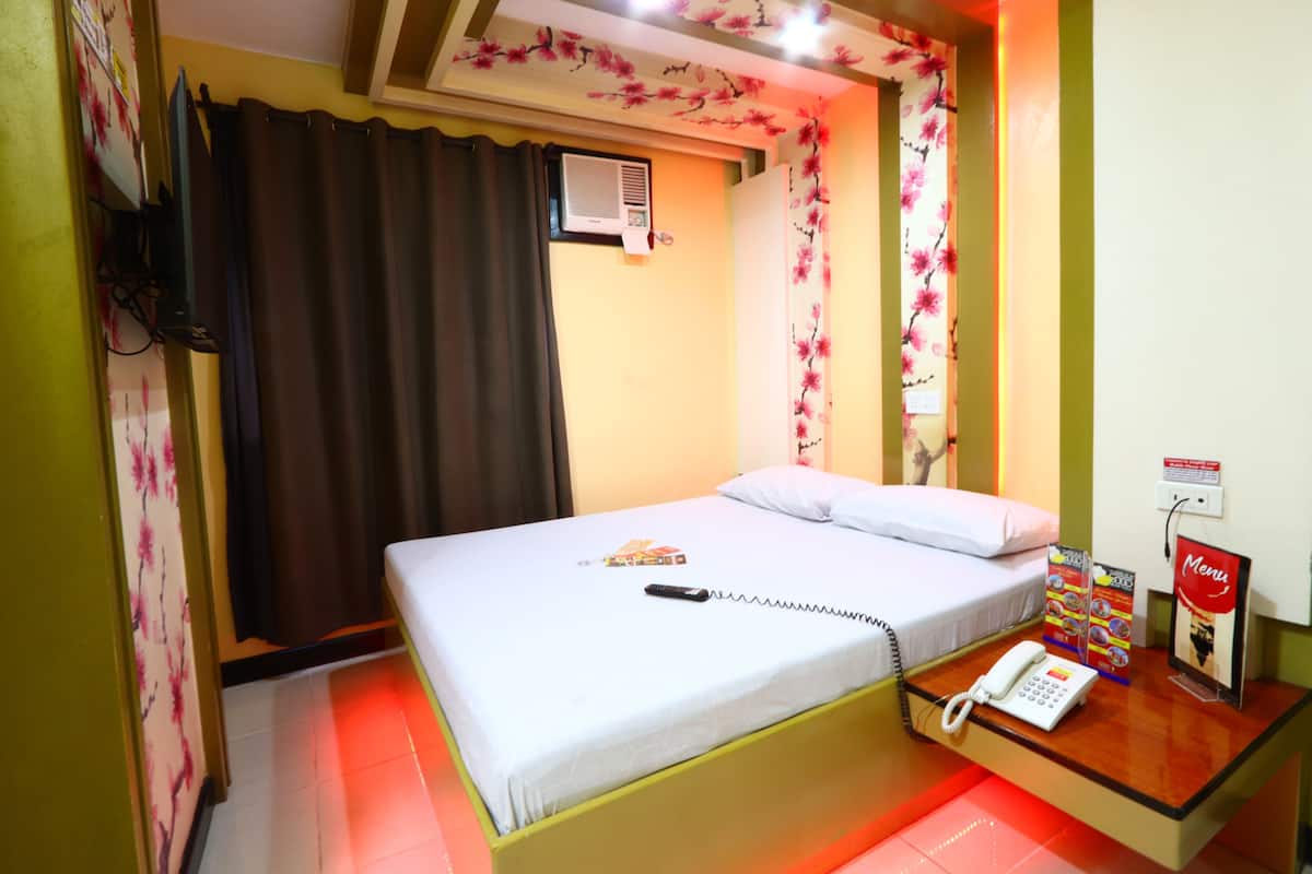Chambre Deluxe, 1 grand lit (Deluxe Double Room) | 1 chambre, bureau, Wi-Fi gratuit