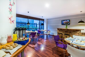 Breakfast area