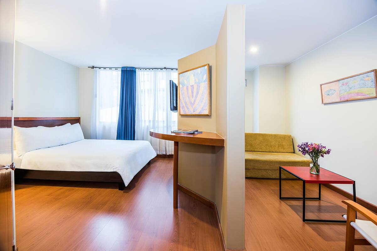 Premium bedding, in-room safe, desk, free WiFi