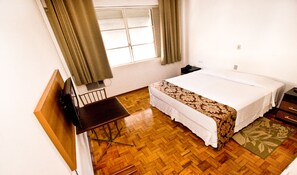 Minibar, cortinas opacas, cunas gratuitas y camas supletorias